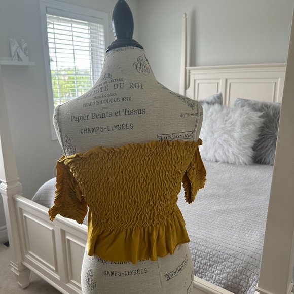 I Am | Smocked Off the Shoulder Crop Top Mustard Sz L - Picture 6 of 7
